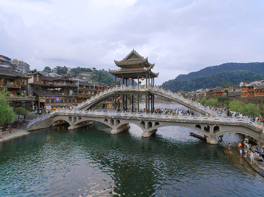 9.凤凰风、雪、雨、雾桥  配图1.jpg