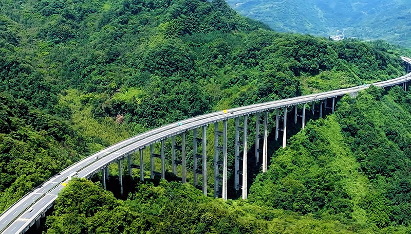 四川省雅安至西昌高速公路 (这两张图放前面) (1).jpg