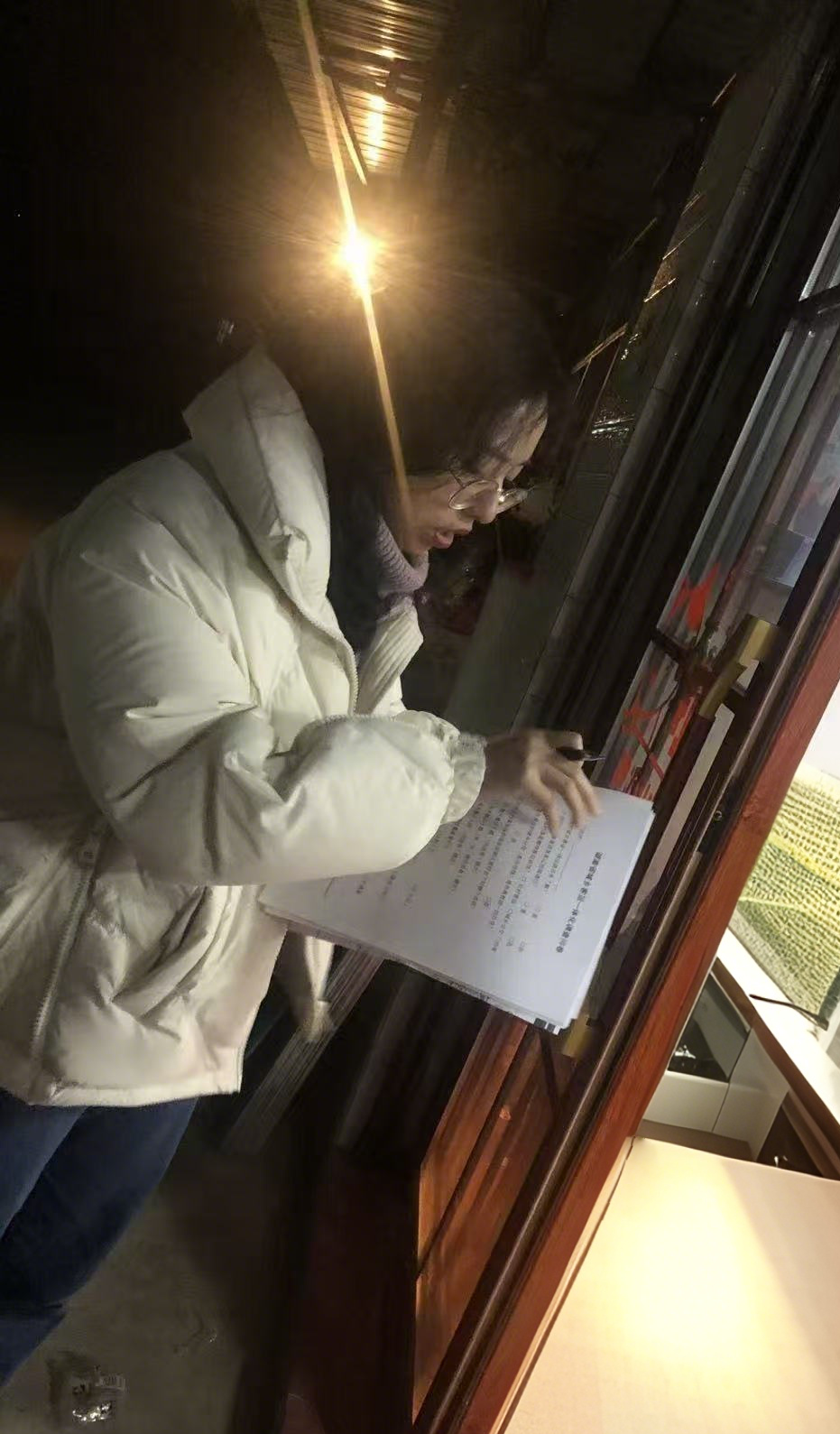 20260309878020.png 战略与规划研究中心 龙思锦:深夜乡村调研的工作照.png