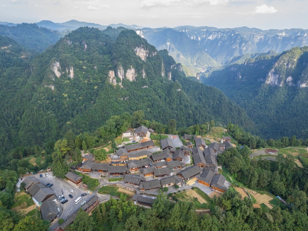 湘西矮寨桥十八洞村.jpg